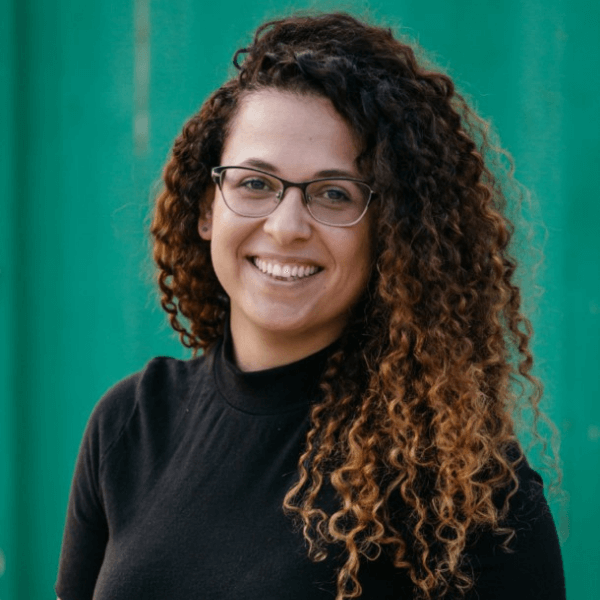 הדר ביסמוט, שותפה בפודקאסט ‘ביסמוט ויפרח - הפודקאסט שייתן לך אומץ’ ביחד עם כנרת יפרח